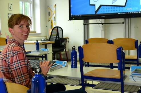 Immer mehr Schulen verbannen Kreide - Die Lehrer der Eduard-Feldner-Grundschule in Hainichen arbeiten seit Kurzem kreidefrei. Margret Weidner leitet die Klasse 1d. 
