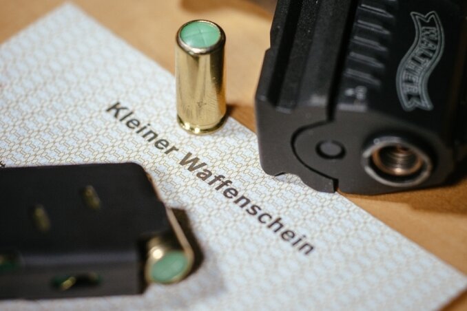 Immer mehr Schusswaffen im Landkreis Mittelsachsen im Umlauf - Ein Plus von fast zehn Prozent hat das Landratsamt Mittelsachsen bei der Zahl der Schusswaffen verzeichnet.