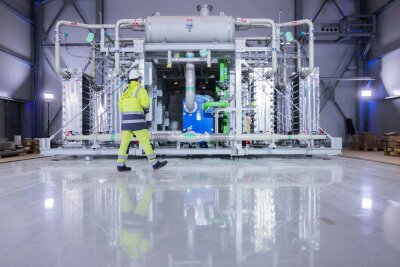 Immer mehr Wasserstoff-Elektrolyseure geplant - Ein Elektrolyseur für die Herstellung von grünem Wasserstoff bei Air Liquide in Oberhausen.