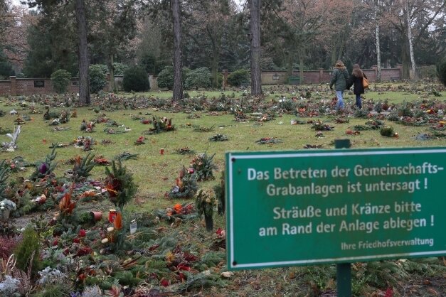 Immer mehr Zwickauer sterben einsam - In der Gemeinschaftsgrabanlage auf dem Hauptfriedhof werden auch Sozialbestattungen durchgeführt. 