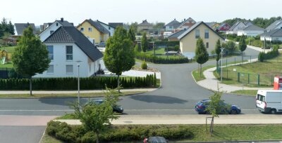 Immobilien: Viel Bewegung auf dem regionalen Markt - Laut einer Studie der Landesbausparkassen sind die Preise für Eigenheime in Freiberg gesunken. Dabei gibt es in der Stadt attraktive Standorte, wie die Eigenheimsiedlung in Freiberg Neufriedeburg.