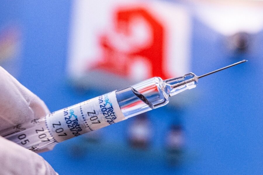 Impfen: Apotheker im Zwiespalt - Apotheken übernehmen in der Coronapandemie immer mehr Aufgaben. Nach dem Ausstellen von Impfzertifikaten und Testangeboten sollen sie nun auch impfen. 