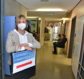 Impfstelle geht in Mittweida in Betrieb - Die Impfstelle im Krankenhaus in Mittweida ist geöffnet - Bis zu 100 Impfdosen sollen hier pro Tag verimpft werden. Yvonne Ulland hat die Organisation übernommen. 