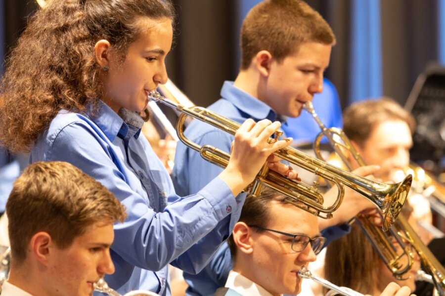 Mitte Oktober des vergangenen Jahres haben die Musikerinnen und Musiker des Jugendblasorchesters Thum zum vorerst letzten Mal gemeinsam musiziert. Der Verein will das neu aufgelegte Förderprogramm "Impuls" vor allem für den Neustart bei der Bläserjugend nutzen. 