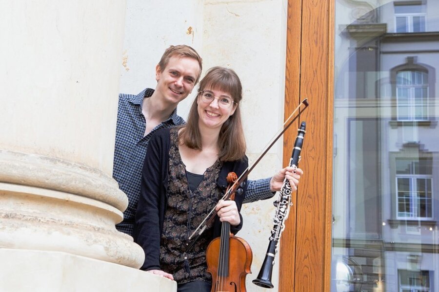 In den Orchestern im Vogtland spielen auch mehrere Ehepaare - Das Musikerehepaar Kathrin und Vincent Burkowitz. Sie ist neu in der hiesigen Künstlerszene. 