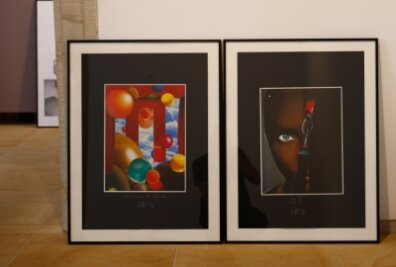 In der Kleinen Galerie werden Träume Wirklichkeit - Farbige Collagen bilden einen Kontrast zu Hirschmanns grafischen Arbeiten.