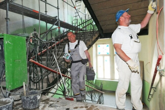 Arbeiter im Treppenhaus