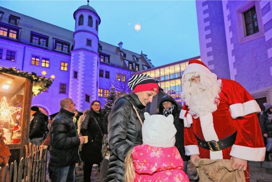 In der Zwickauer Altstadt und rund um Schloss Osterstein wird es festlich - Auf Schloss Osterstein lockt ab nächsten Freitag nach zweimaliger pandemiebedingter Pause wieder ein weihnachtlicher Markt.