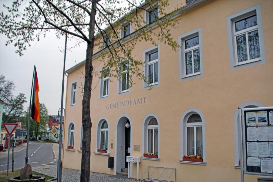 In die Jahre gekommen: Rathaus von Bobritzsch-Hilbersdorf soll saniert werden - Das Gemeindeamt von Bobritzsch-Hilbersdorf soll energetisch saniert werden.