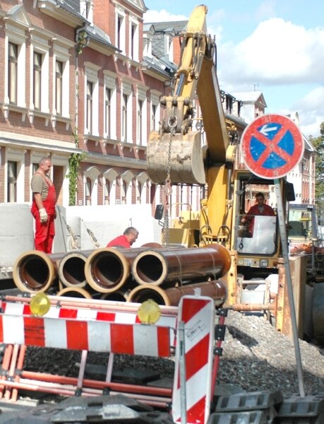 In Falkensteins Innenstadt wird noch an zwei Straßen gebaut - 
              <p class="artikelinhalt">In der Pestalozzistraße in Falkenstein werden auch Arbeiten am Trinkwasser- und Abwassernetz vorgenommen. </p>
            