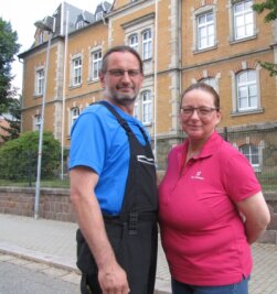 In früherer Geringswalder Klinik wird wieder geheilt - Michael und Mandy Band haben mit der Sanierung des einstigen Krankenhaus- und Schulgebäudes ein angespanntes Jahr hinter sich, das sie an Grenzen führte. Jetzt ist ein großer Teil der Arbeiten geschafft. 