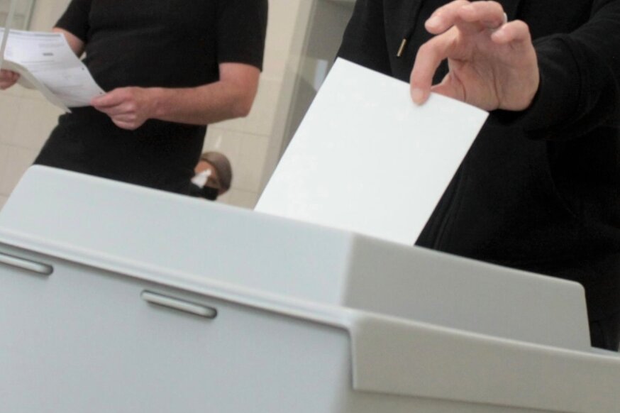 Am Sonntagmorgen um 8 Uhr öffnen die Wahllokale. Selbst bei einer vergleichsweise hohen Wahlbeteiligung - vor vier Jahren lag sie in Chemnitz bei rund 75Prozent - dürfte sich der Andrang diesmal in Grenzen halten. Fast jeder dritte Wahlberechtigte hat Briefwahlunterlagen angefordert. 