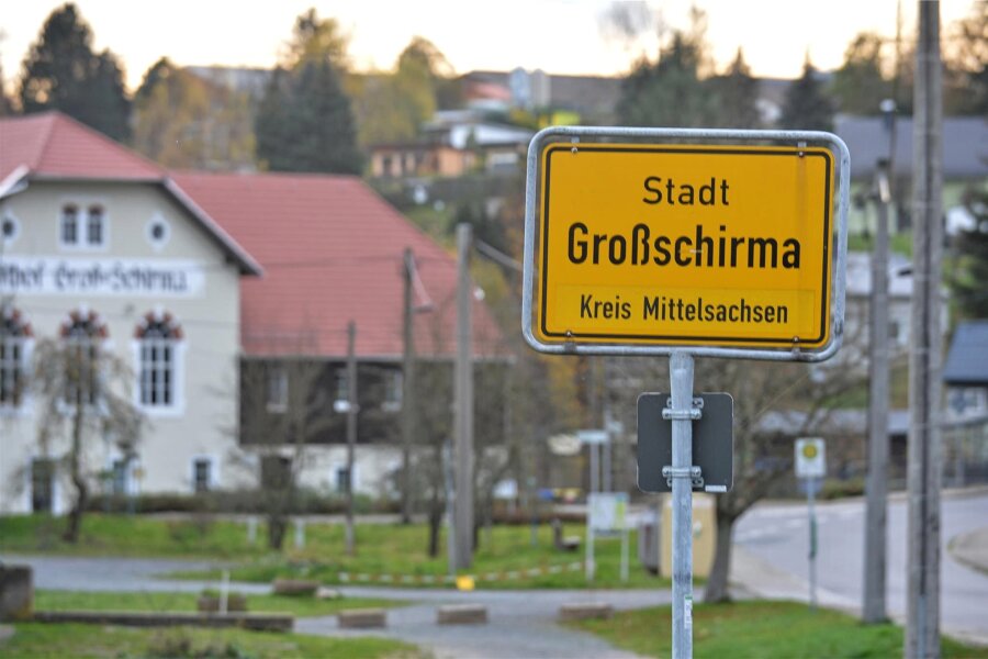 In Großschirma hängen jetzt Wahlplakate aller Bewerber zur Bürgermeisterwahl - Wer wird Bürgermeister der Stadt Großschirma? Das entscheiden die Einwohner am 3. März.