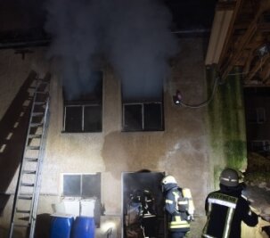 In Heizungsraum bricht Brand aus - Gegen 22.30 Uhr war der Brand gemeldet worden. 