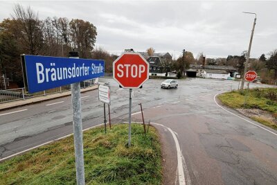 In Langenchursdorf soll fast drei Jahre lang gebaut werden - Die größte Kreuzung in Langenchursdorf soll einschließlich der Bushaltestelle von 2023 bis 2025 umgebaut werden. Für die Arbeiten sind mehr als drei Millionen Euro veranschlagt. 
