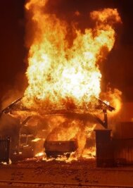 In Lichtenau brennt es öfter als sonst - Im Juni 2022 brannte ein Carport in Niederlichtenau völlig nieder.
