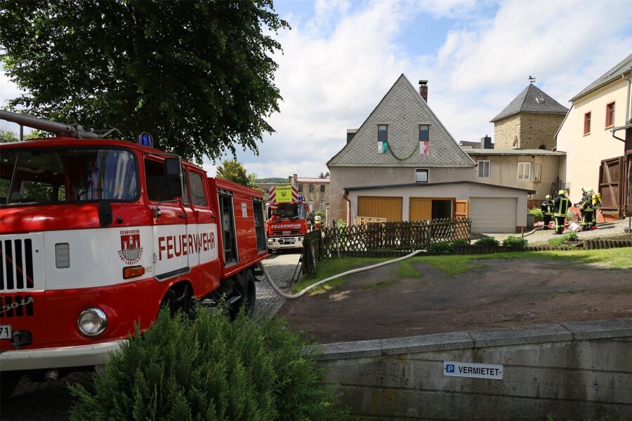 In Lößnitz fängt ein Geschirrspüler Feuer - fünf Feuerwehren rücken aus - Am Donnerstag musste die Feuerwehr zu einem Geschirrspülerbrand ausrücken.