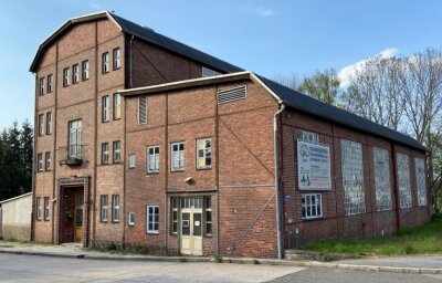 In Lugauer Ringerhalle zieht Unternehmen ein - Die Stadt verkauft die ehemalige Ringerhalle in Lugau. 