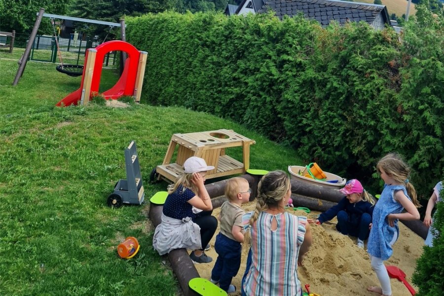 In Oberwiesenthal übernehmen Kinder die Macht - Rund um das Familienzentrum Oberwiesenthal bieten sich reichlich Möglichkeiten zum Spielen und Toben.