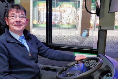 In Plauen hilft der Straßenbahnchef jetzt als Busfahrer aus - PSB-Geschäftsführer Karsten Treiber hilft derzeit als Fahrer im Stadtbusverkehr aus.