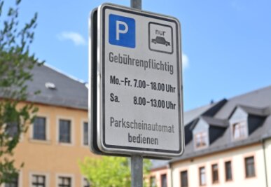 In Rochlitz kann länger geparkt werden - Für den gebührenpflichtigen Parkplatz auf dem Rochlitzer Markt soll die Höchstparkdauer verändert werden.