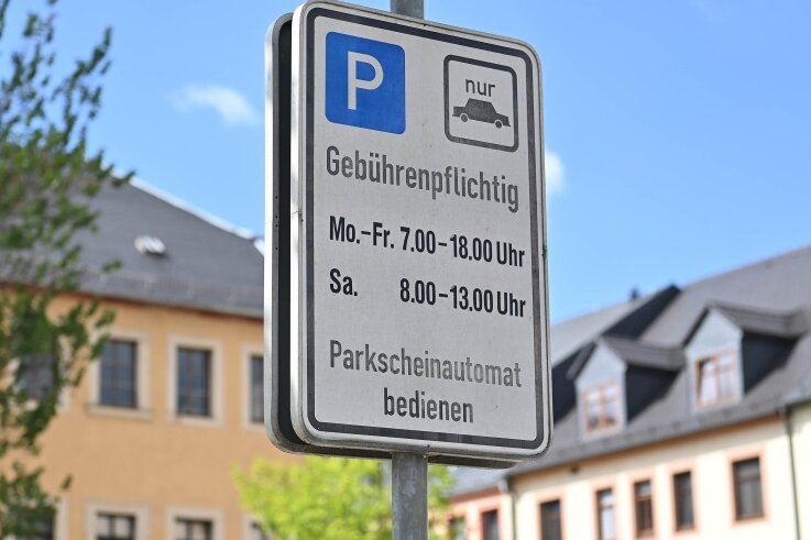 Für den gebührenpflichtigen Parkplatz auf dem Rochlitzer Markt soll die Höchstparkdauer verändert werden.