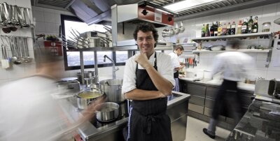 Ein Blick in die Küche des Leipziger Gourmetrestaurants Falco. Peter Maria Schnurr leitet das einzige Restaurant in Ostdeutschland, das seit Jahren zwei Michelin-Sterne trägt. 