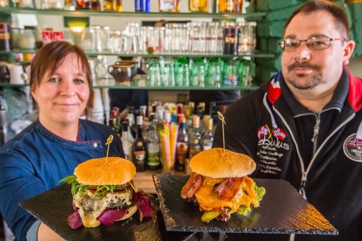 Susann Gollmann und Jörg Biedermann ließen sich vom Lockdown nicht von ihrem Plan abbringen, das Burger-Stüb'l zu eröffnen. Derzeit können die Speisen nur nach Vorbestellung abgeholt werden. 