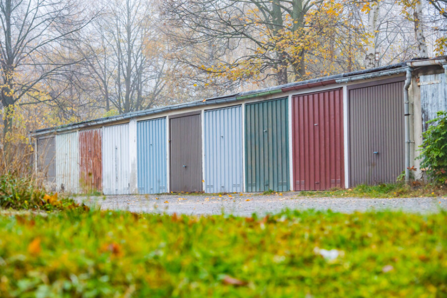 In Schönheide bleibt es beim Thema Garagen wie gehabt - Das Symbolfoto zeigt einen typischen Garagenkomplex aus DDR-Zeiten.