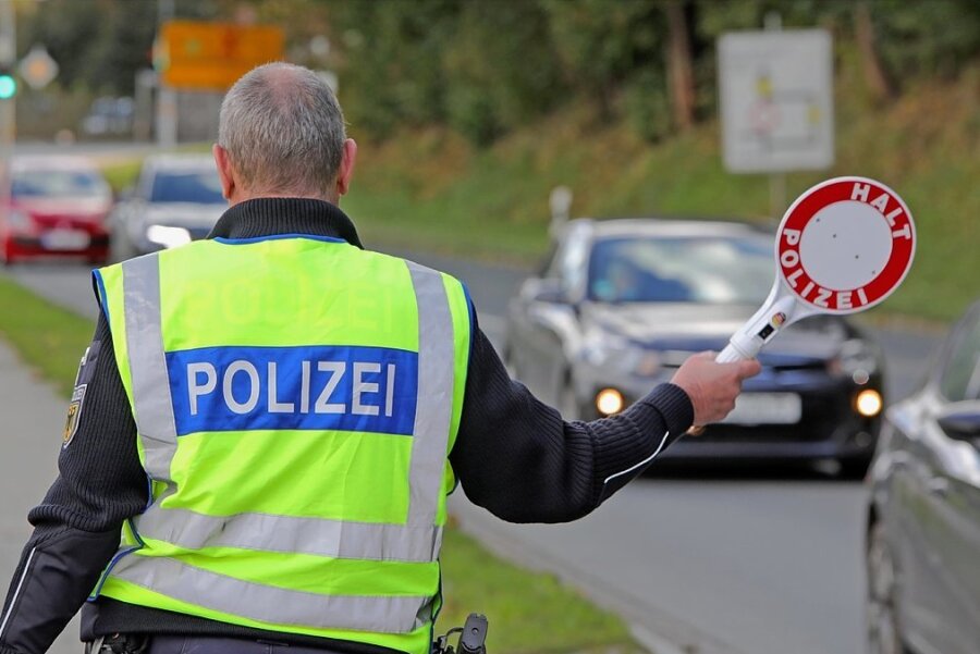 In Zwickau besteht der Wunsch nach mehr Polizeipräsenz - Laut einer Umfrage wünschen sich die Menschen in Zwickau mehr Uniformierte in ihrer Wohngegend und mehr Kontrollen von der Polizei.