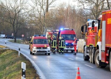 Industriebrachen können schnell zur Gefahr werden - Feuerwehreinsatz an der Dalichow-Brache in Glauchau. 
