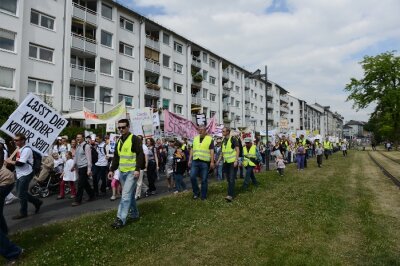 Initiative "Besorgte Eltern" macht gegen sexuelle Aufklärung mobil - Demonstration von "Besorgten Eltern" am 21. Juni in Frankfurt am Main. Morgen will die Initiative in Dresden auf die Straße gehen.