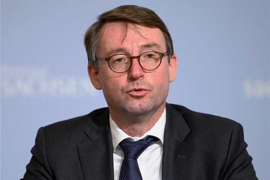 Innenminister Wöller bestürzt über Attacke auf Polizisten in Annaberg - Roland Wöller - Sächsischer Innenminister