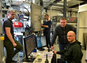 Innovation zeigt sich auch in der Krise - Mitglieder der Firma Antacon in Mittweida im Laserinstitut: Jan Bretschneider (v. l.), Johannes Maus, Hagen Grüttner und David Haldan. 