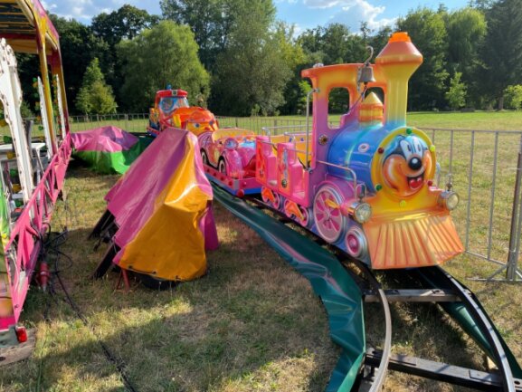 Für kleinere Kinder gibt es beim Inselteichfest die bunte Bahn. 