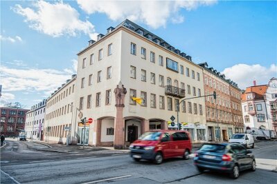 Investor saniert alte Sparkasse in Aue für acht Millionen Euro - Blick auf die frühere Kreissparkasse an der Goethestraße in Aue. Ein Investor will das Gebäude, das seit einigen Jahren weitgehend leer steht, nun sanieren. 