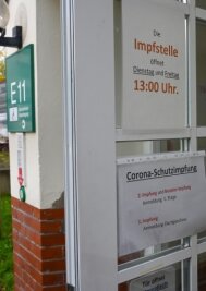 Inzidenz fällt unter 1000 - Impfaktion am Klinikum - Die Impfstelle am Küchwald-Standort des Klinikums. Hier findet am Samstag eine außerplanmäßige Impfaktion statt. 