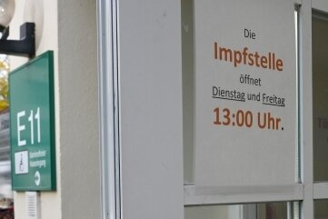 Inzidenz fällt unter 1000 - Impfaktion am Klinikum - Die Impfstelle am Küchwald-Standort des Klinikums. Hier findet am Samstag eine außerplanmäßige Impfaktion statt. 