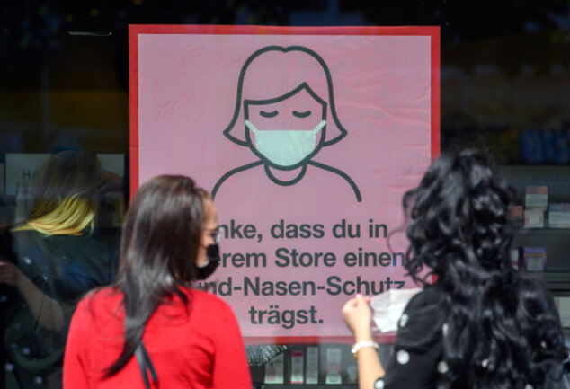 Inzidenz über 10: Ab Mittwoch gilt wieder Maskenpflicht in Chemnitz - Robert Michael/dpa