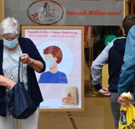 Inzidenzwert-Karussell dreht sich - In Chemnitz gilt die Maskenpflicht im Handel. Für Mittelsachsen sind strengere Regeln derzeit nicht absehbar.