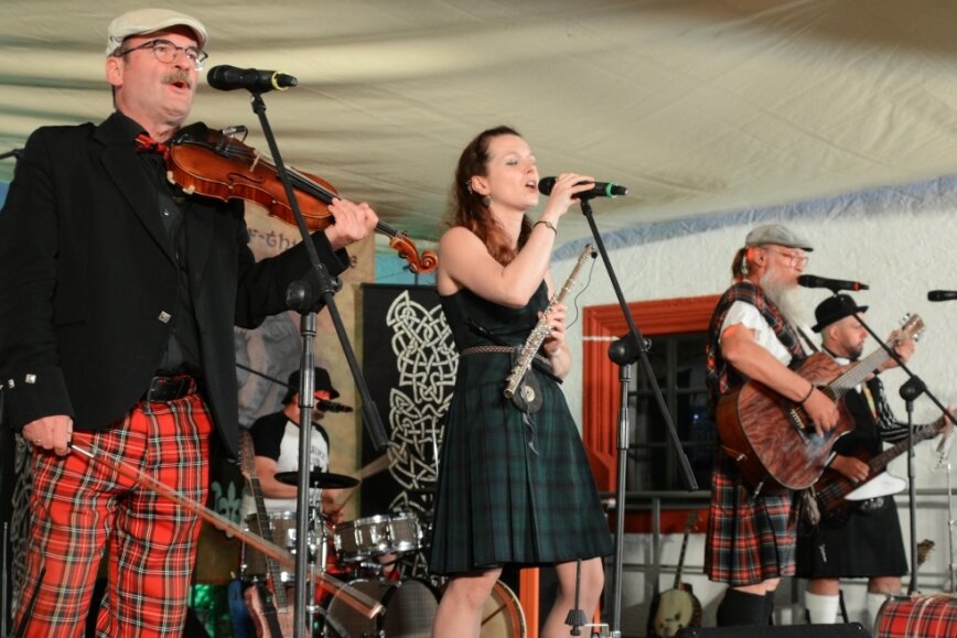 Irische Musik sorgt für Festivalstimmung auf der Rochsburg 