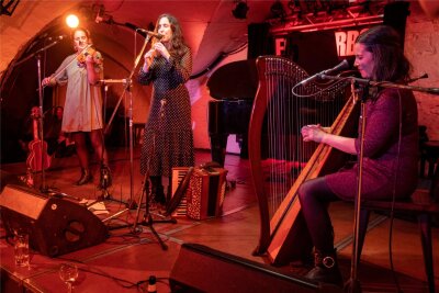 Irische Schwestern begeistern beim Folkherbst das Plauener Publikum - Die Band Henry Girls aus Irland bestritt am Freitagabend im Plauener Malzhaus das zweite Wertungskonzert des diesjährigen Folkherbstes.