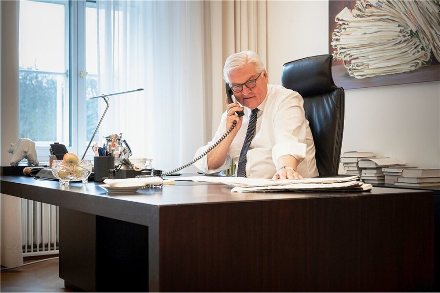 Könnte nun sowohl eine Reise des Kanzlers als auch des Präsidenten in die Ukraine anstehen? Bundespräsident Frank-Walter Steinmeier hat am Donnerstag mit dem ukrainischen Präsidenten Wolodymyr Selenskyj telefoniert. 