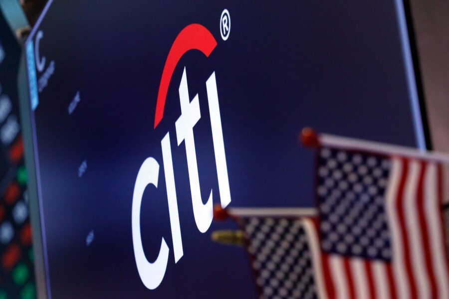 Irrtümlicher Aktienverkauf - Citigroup muss Millionen zahlen - Das Logo der Citigroup über einem Handelsposten auf dem Parkett der New York Stock Exchange.