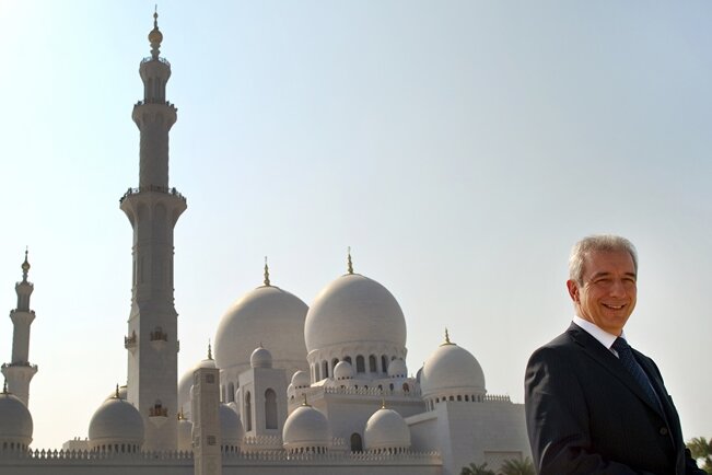 Islam in Sachsen - Phantomdebatte mit Nebenwirkungen - Bei einer Visite in Abu Dhabi 2010 besuchte Sachsens Ministerpräsident Stanislaw Tillich auch die Große Moschee.