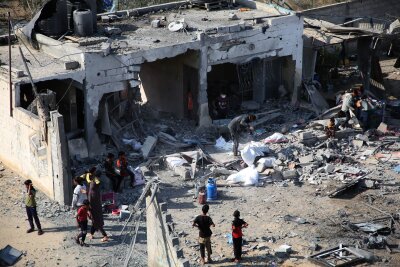 Israel wägt nach Irans Angriff Optionen ab - Ein zerstörtes Haus in Rafah.