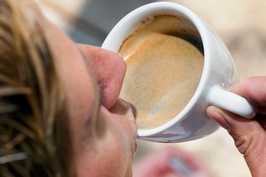 Morgens nur eine Tasse Kaffee? Das bedeutet Gefahr für das Gewicht!Foto: Friso Gentsch/dpa 