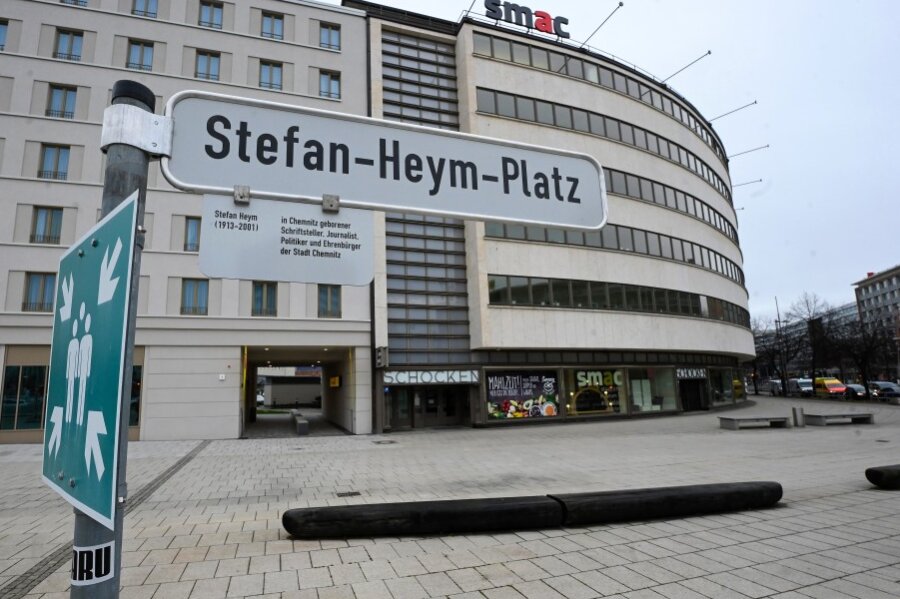 Ist der Stefan-Heym-Platz in Chemnitz seines Namensgebers würdig? - Mehr ein überdimensionierter Verkehrsknoten als ein urbaner Platz trägt seit 2013 den Namen Stefan Heyms. 