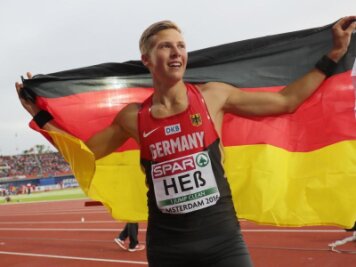 ISTAF verändert Programm für Chemnitzer Dreisprung-Europameister Heß - Max Heß feiert seinen Sieg beim Dreisprung in Amsterdam.