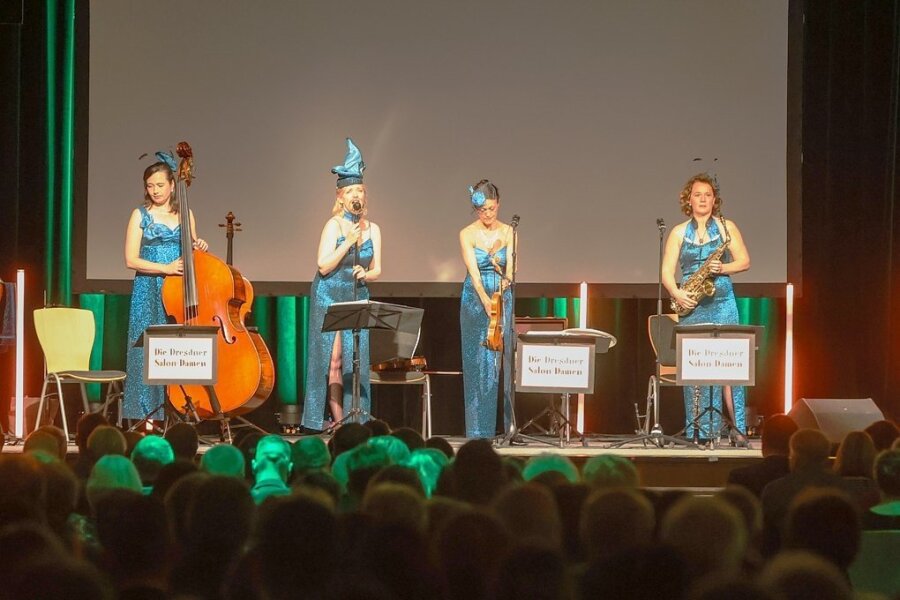 Die Dresdner Salon-Damen sorgten beim Jahresempfang in der Stadthalle in Limbach-Oberfrohna für gute Stimmung.